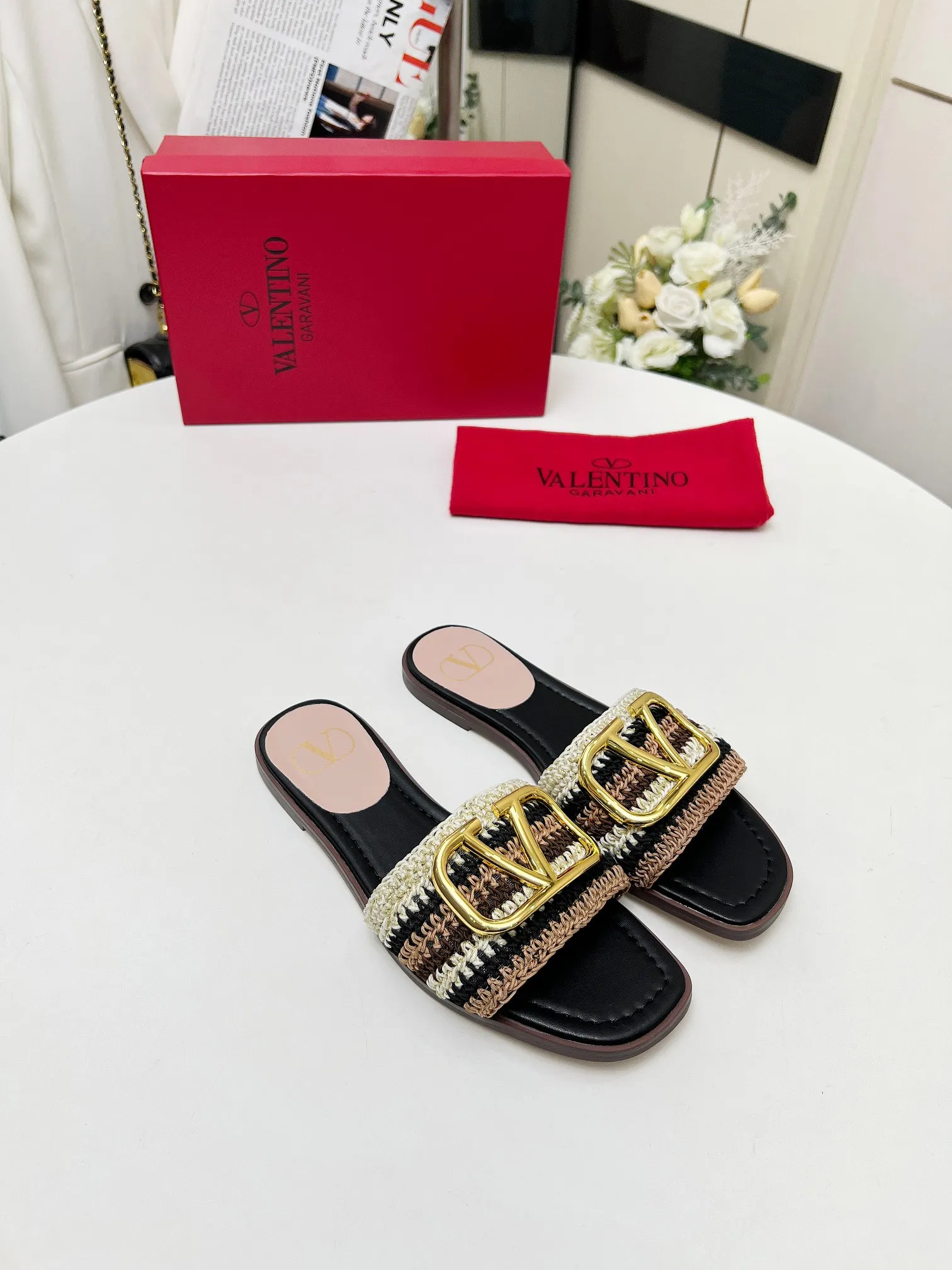 👟👟Ex-factory price 440👟👟 Genuine leather sole +30 🆕 Valentino👑👑 Latest series with perfect hand-woven details. A very eye-catching catwalk series launched [strong][strong] Code number: 35 to 43 (genuine leather sole +30)